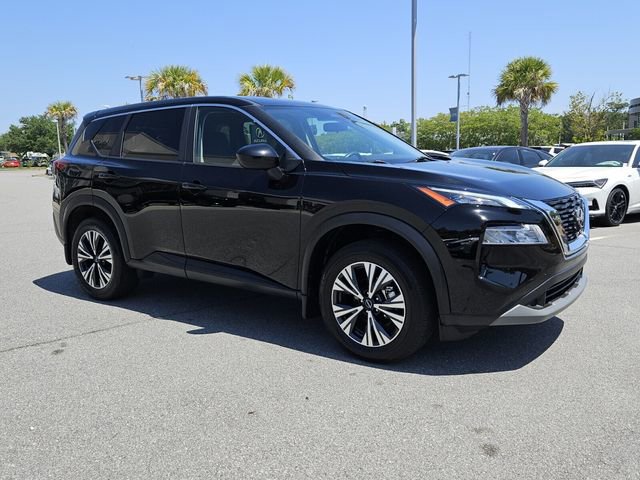 Used 2023 Nissan Rogue SV image 2