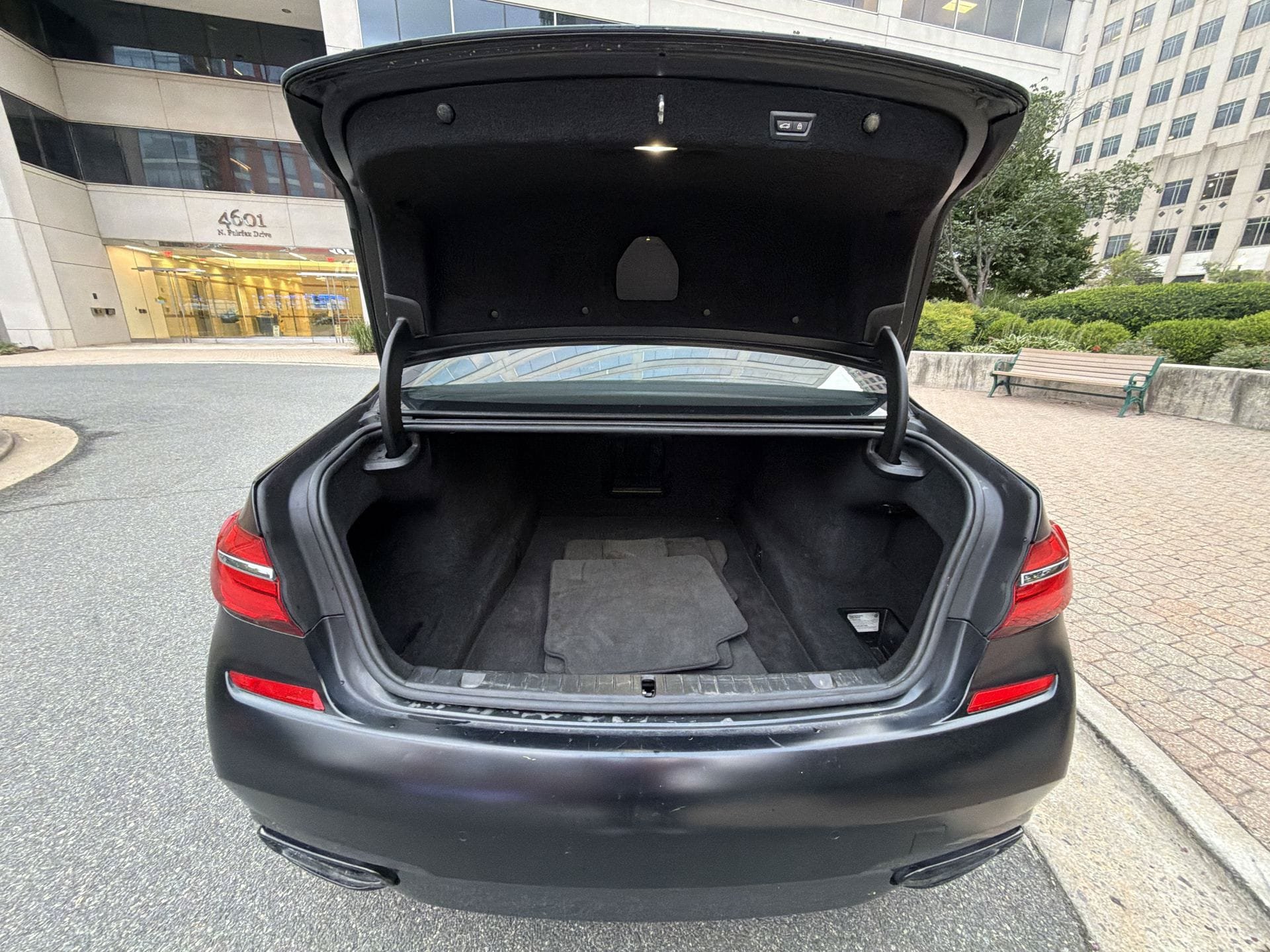 Used 2019 BMW 750i xDrive AWD/4WD image 21