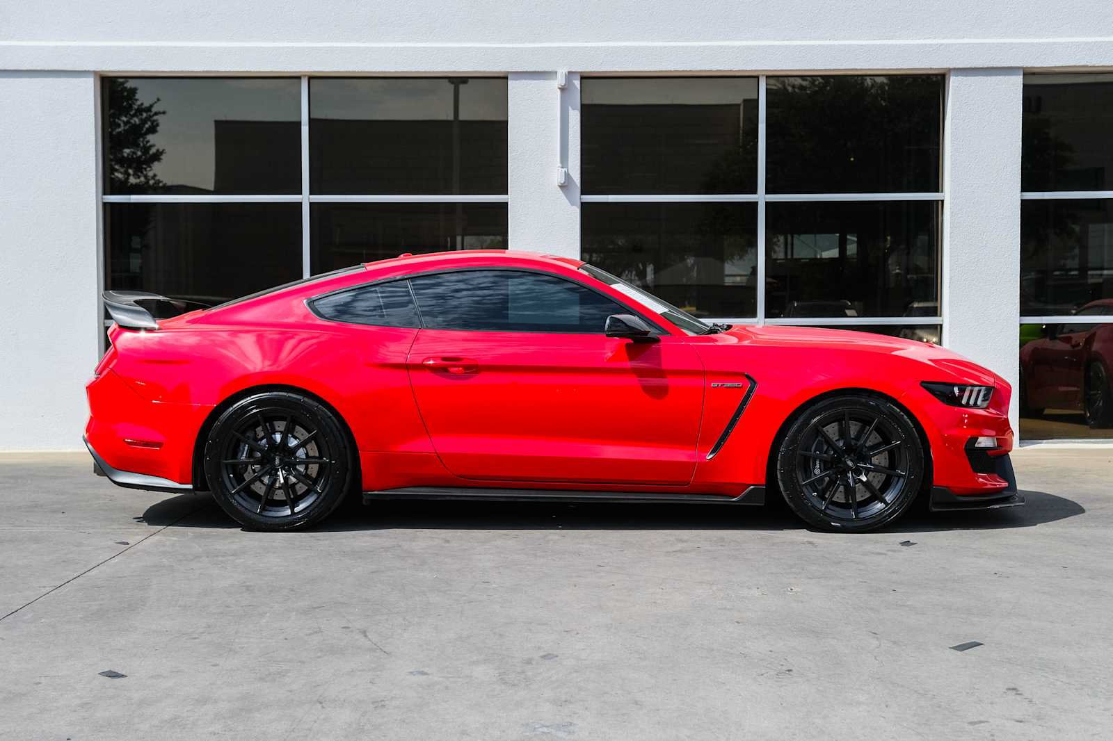 Used 2016 Ford Mustang Shelby GT350 w/ Technology Package RWD image 10