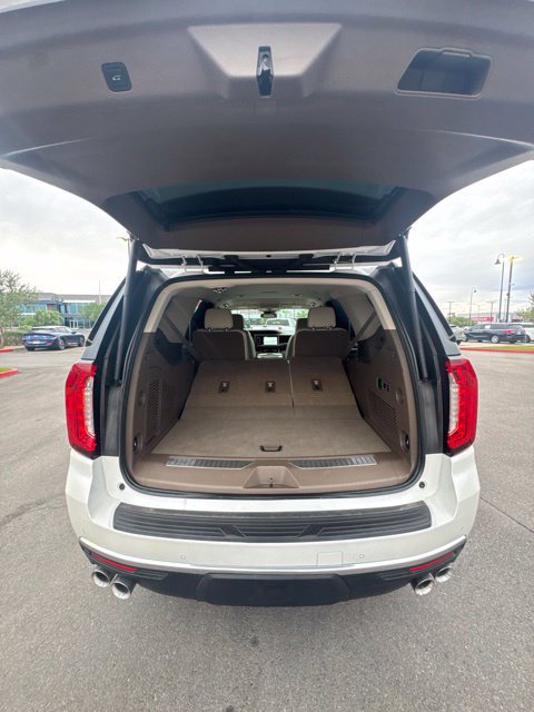 Used 2023 GMC Yukon Denali AWD/4WD image 9