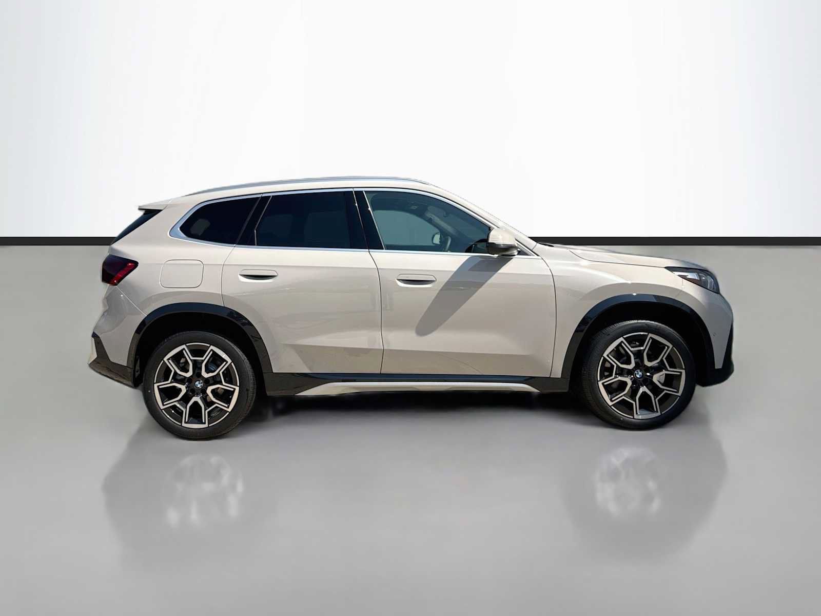 New 2027 BMW X1 xDrive28i AWD/4WD image 7