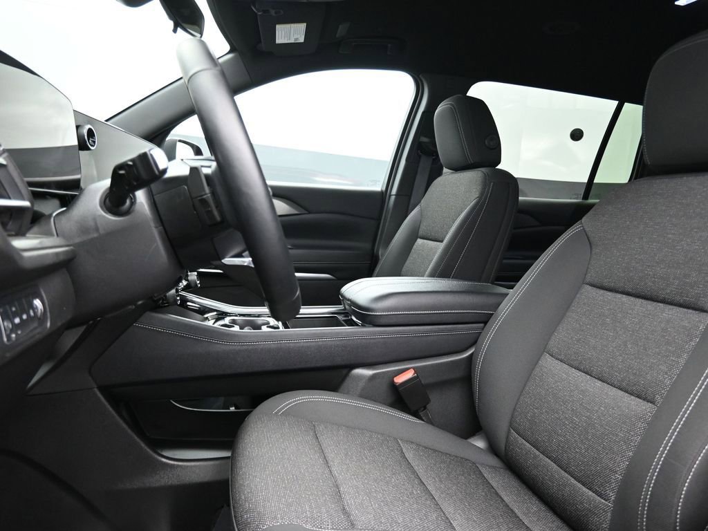 Used 2025 Chevrolet Traverse LT w/ Driver Confidence Package image 17