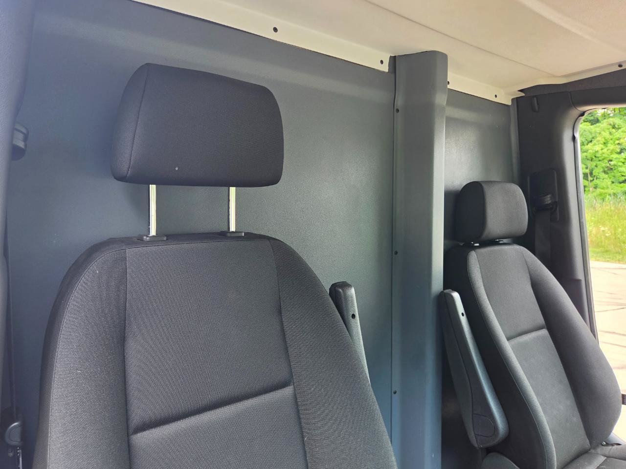 Used 2019 Freightliner Sprinter 144 RWD image 33