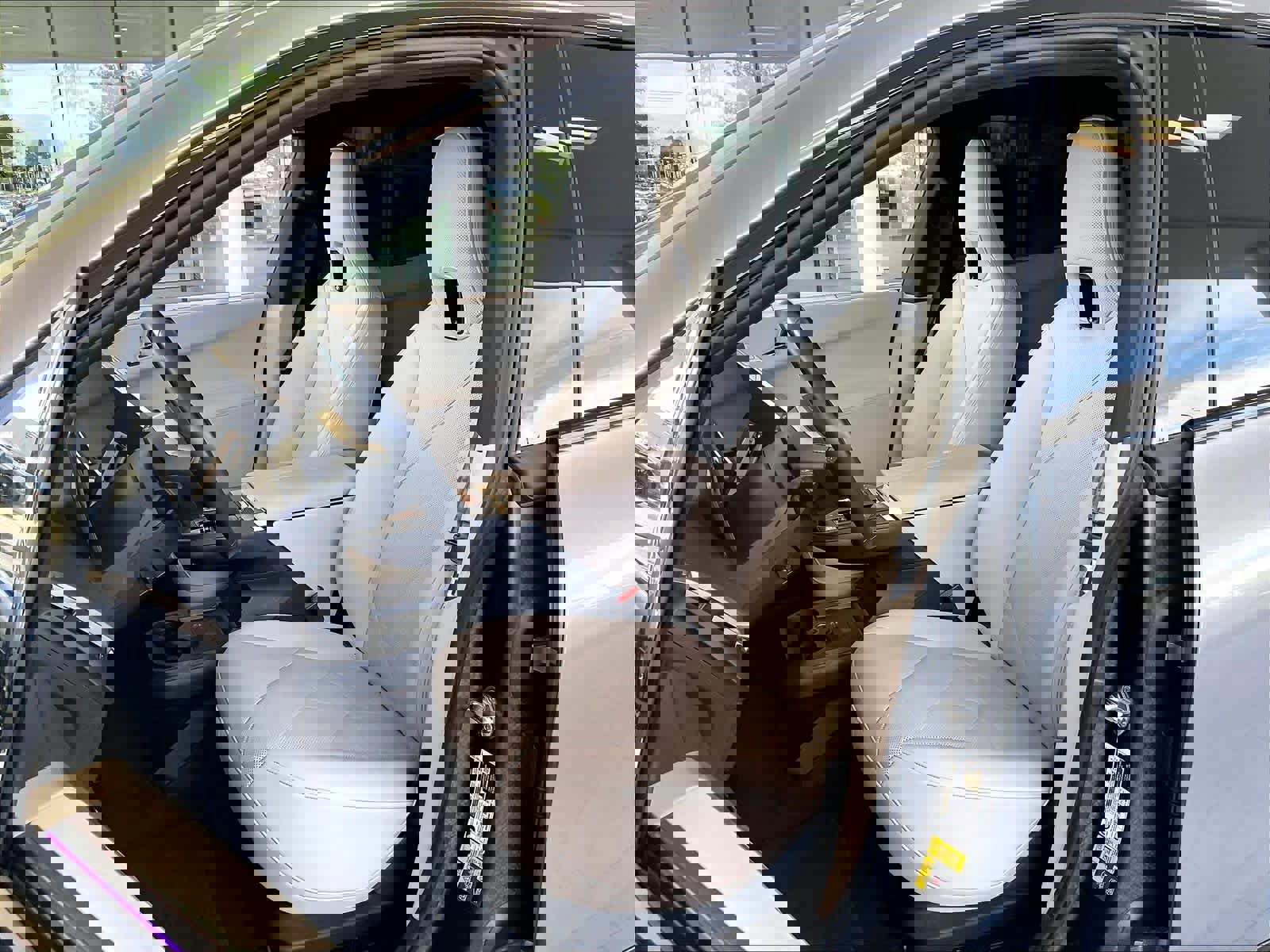 Used 2024 BMW iX xDrive50 w/ Sport Package image 26