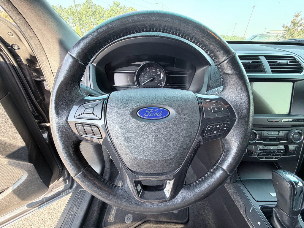 Used 2017 Ford Explorer XLT w/ Equipment Group 202A FWD image 13