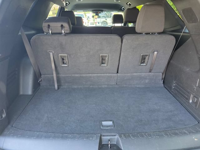 Used 2023 Chevrolet Traverse LT w/ LPO, Cargo Package FWD image 17