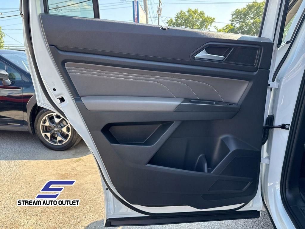 Used 2022 Volkswagen Atlas SEL R-Line image 29