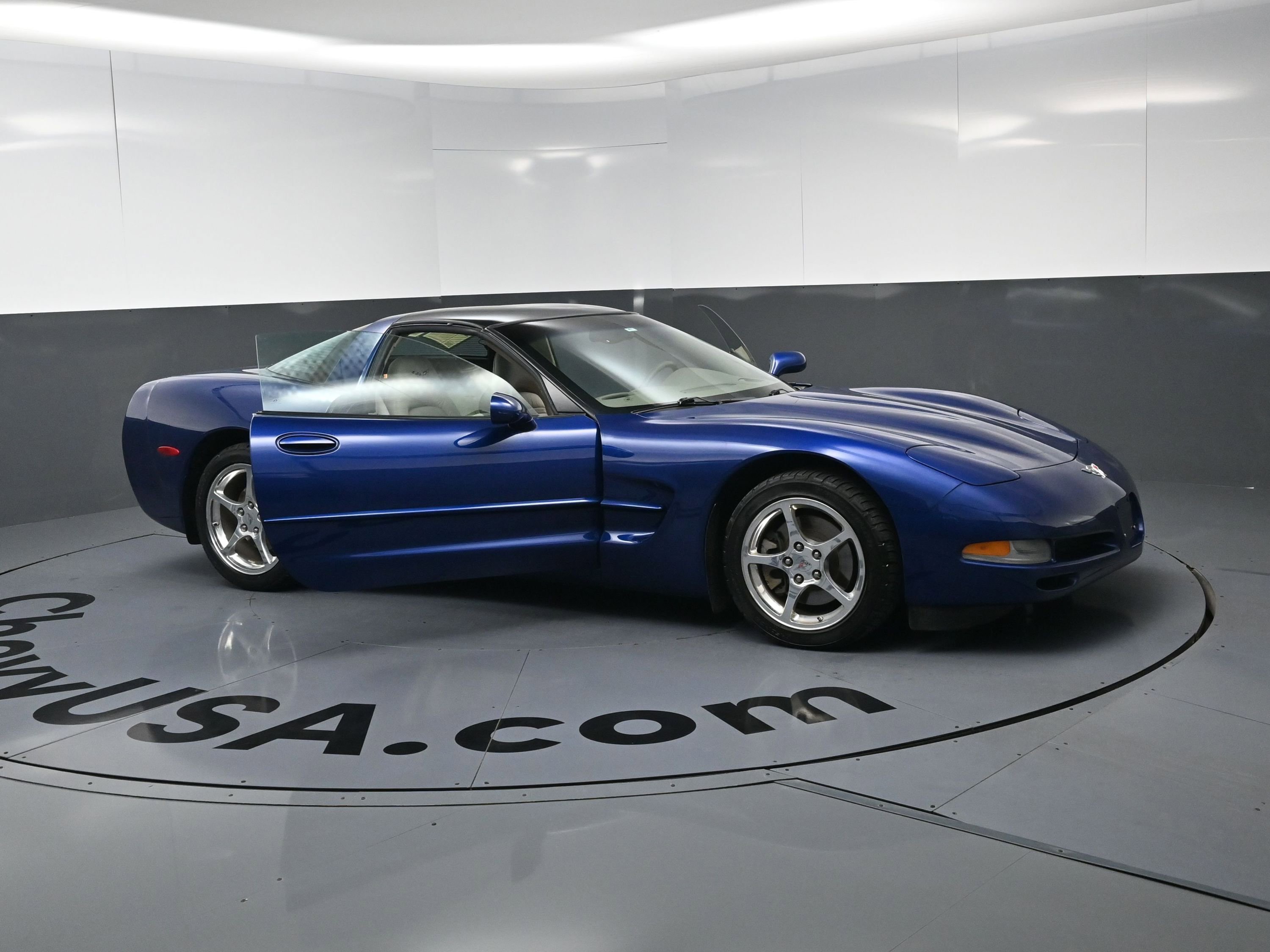 Used 2004 Chevrolet Corvette Coupe w/ Preferred Equipment Group RWD image 23