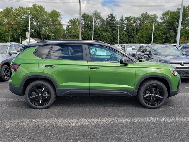 New 2025 Volkswagen Taos SE image 2