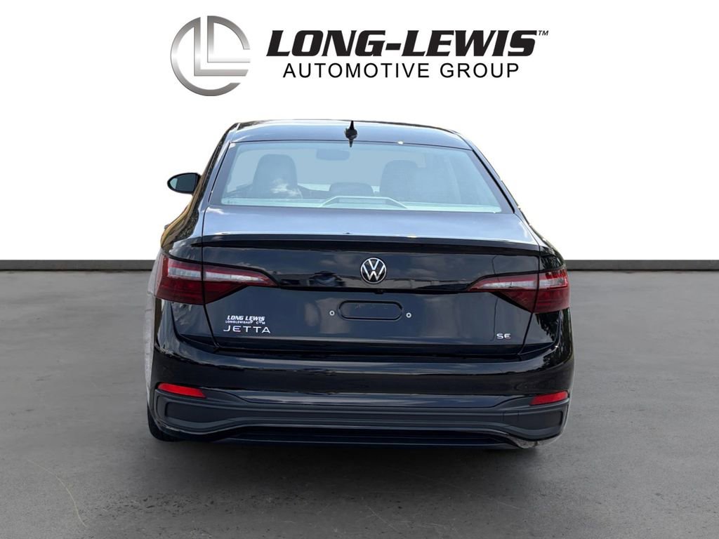 Certified 2023 Volkswagen Jetta SE FWD image 5
