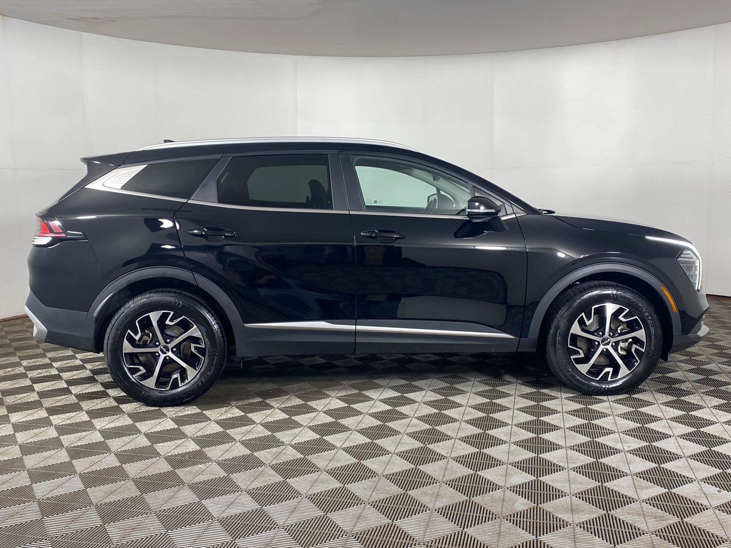 Used 2024 Kia Sportage EX AWD/4WD image 4