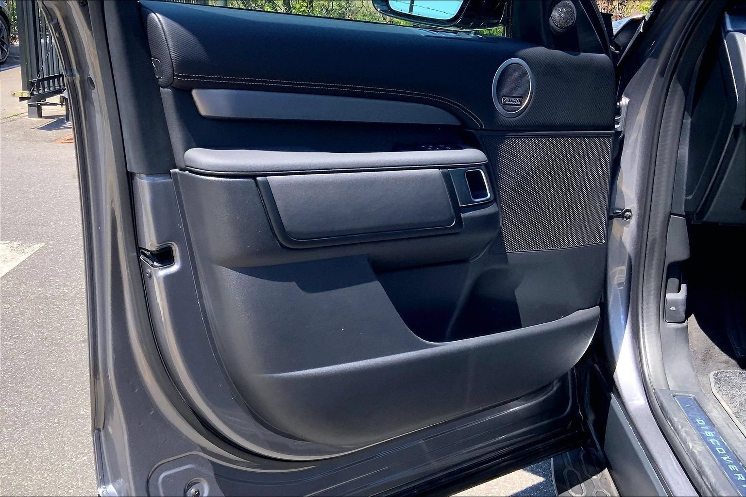 Certified 2025 Land Rover Discovery Dynamic SE AWD/4WD image 20