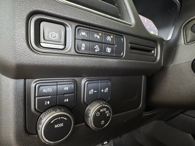 Used 2023 Chevrolet Tahoe Z71 w/ Luxury Package AWD/4WD image 6