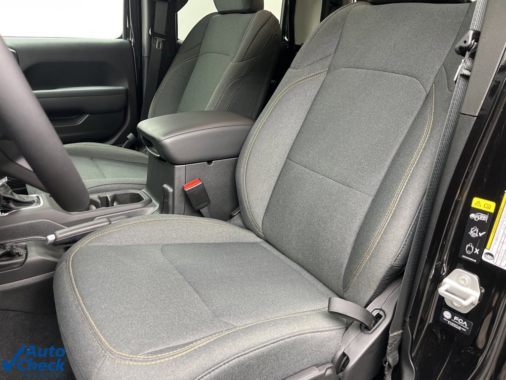 Used 2025 Jeep Gladiator Sport image 19