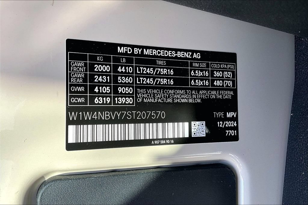 Used 2025 Mercedes-Benz Sprinter 2500 image 25