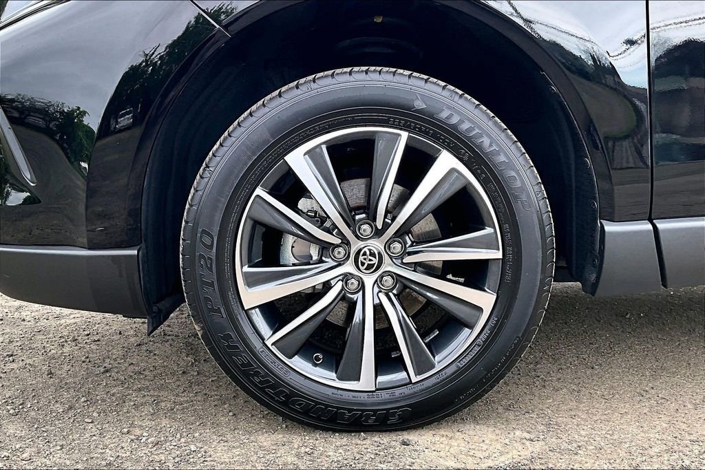 Used 2023 Toyota Venza LE AWD/4WD image 12