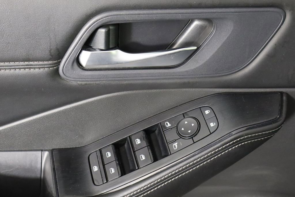 Used 2023 Nissan Rogue SV w/ SV Premium B Package image 20