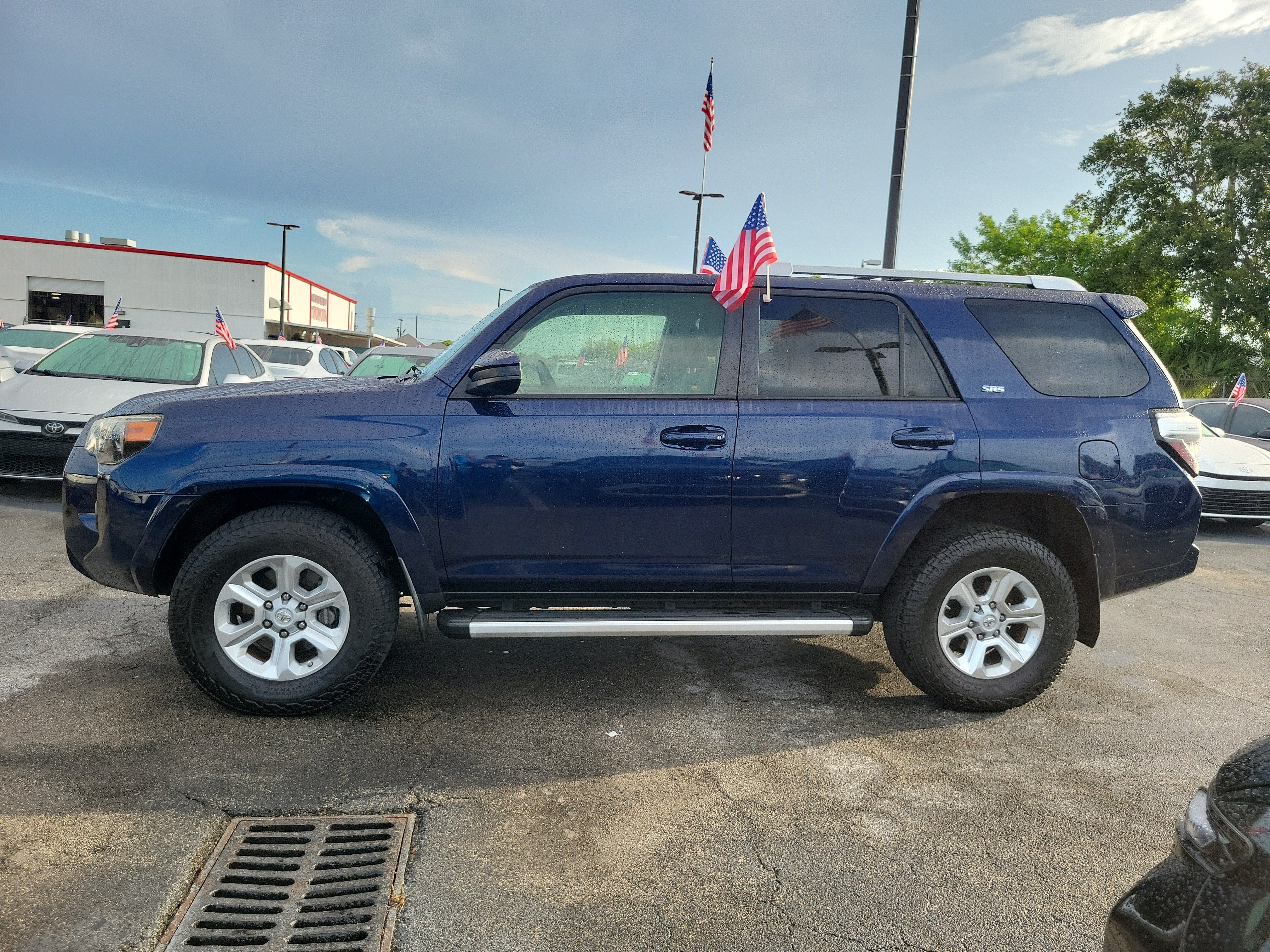 Used 2015 Toyota 4Runner SR5 AWD/4WD image 7
