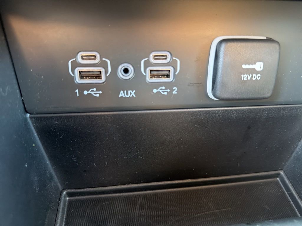 Used 2025 Jeep Grand Cherokee Laredo image 21