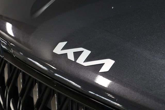 Used 2025 Kia Carnival image 12