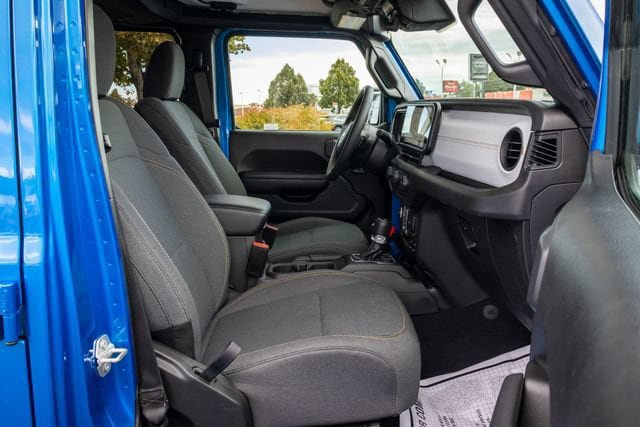 Used 2024 Jeep Gladiator Sport w/ Dual Top Group AWD/4WD image 7