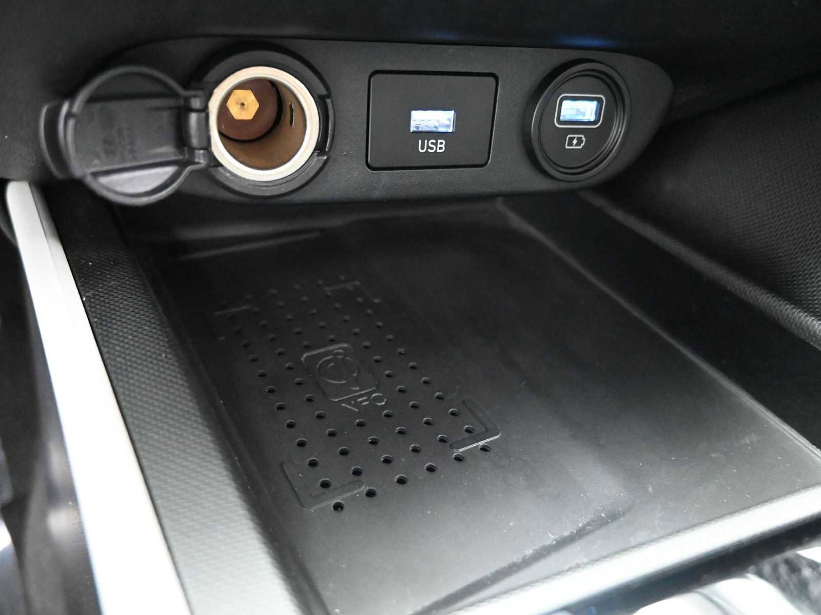 Used 2023 Hyundai Elantra Limited image 19