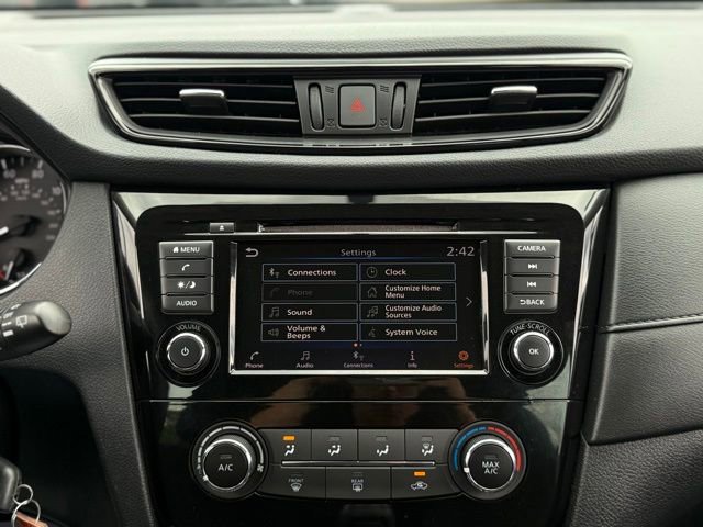 Used 2019 Nissan Rogue S image 25