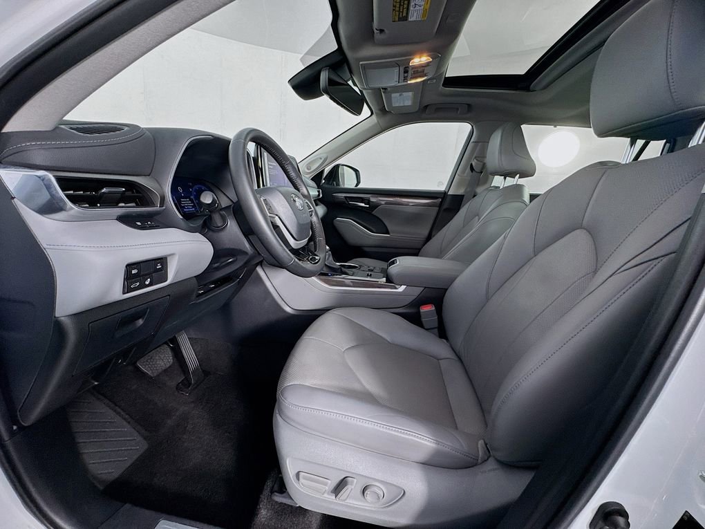 Used 2024 Toyota Highlander Limited image 15