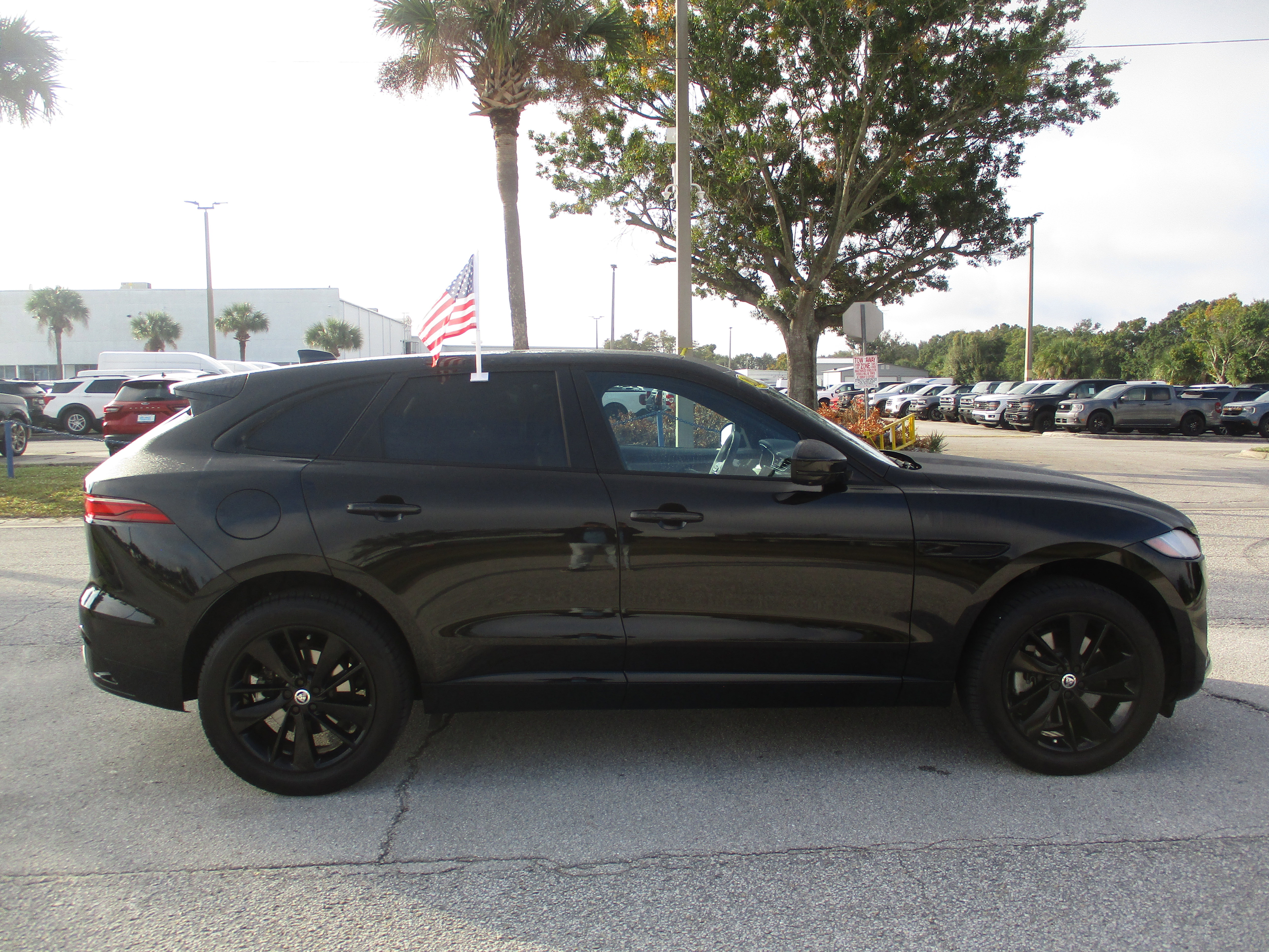 Used 2024 Jaguar F-PACE R-Dynamic S image 8