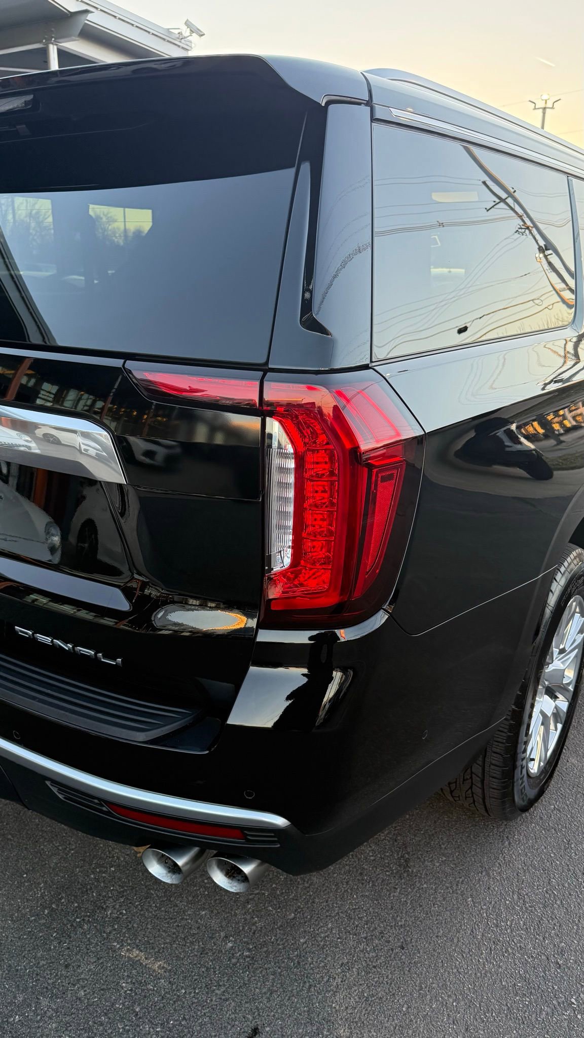 Used 2024 GMC Yukon XL Denali w/ Advanced Technology Package image 4