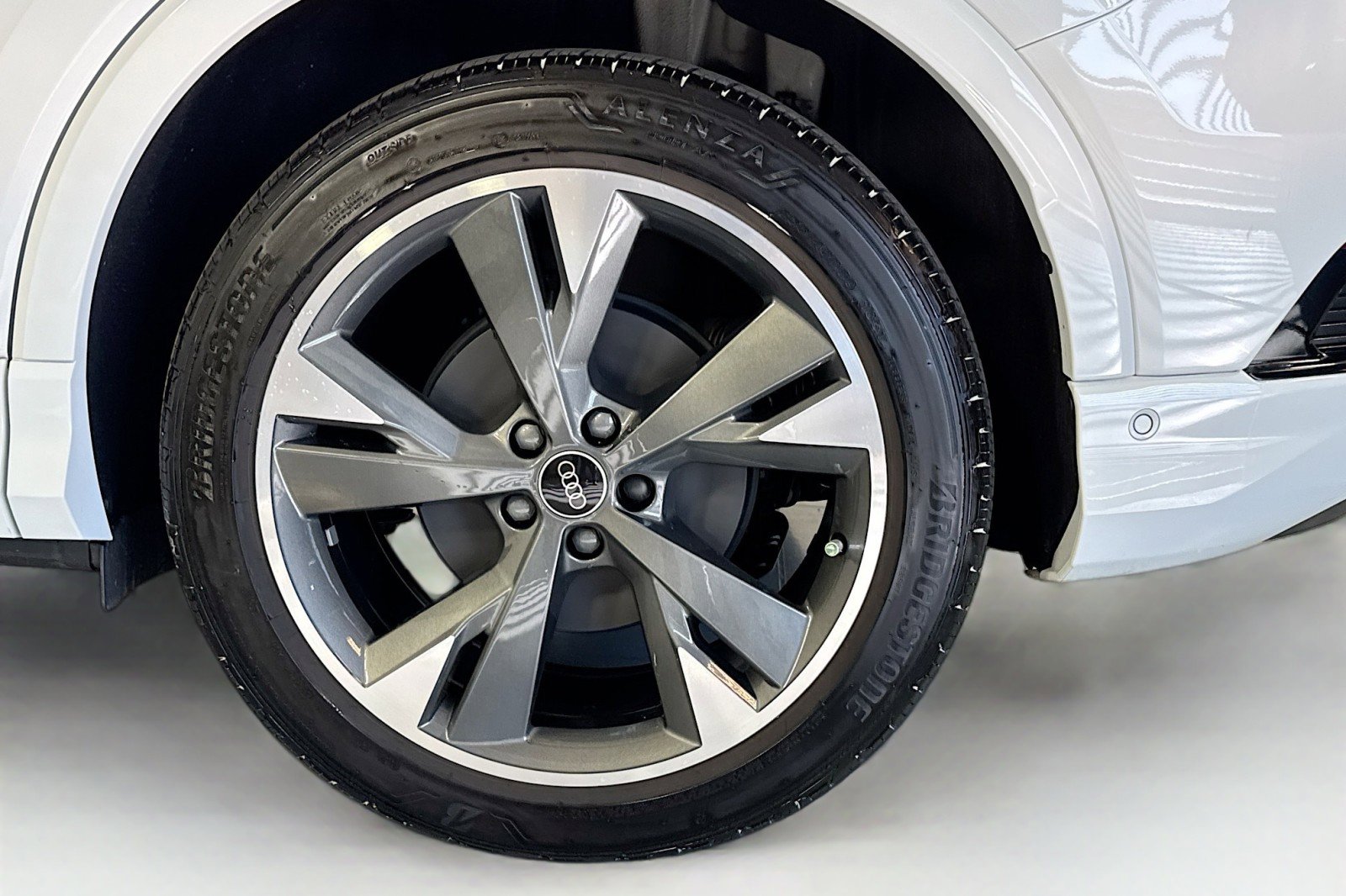 Used 2024 Audi Q4 e-tron Premium Plus image 30