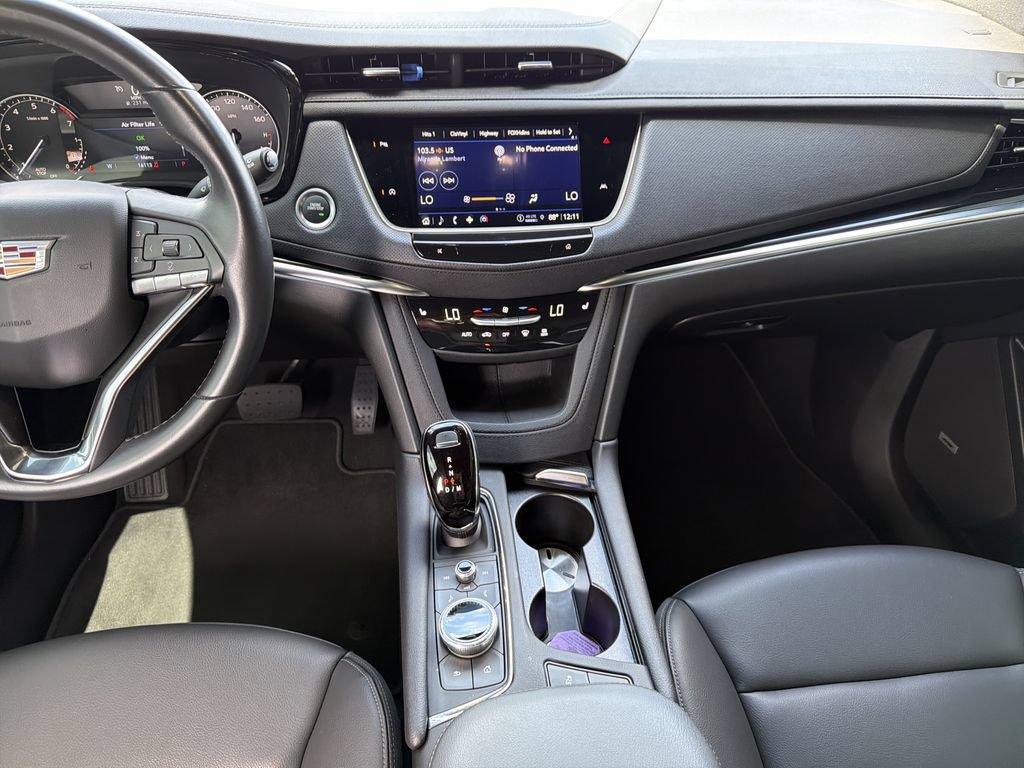 Certified 2025 Cadillac XT6 Luxury FWD image 17