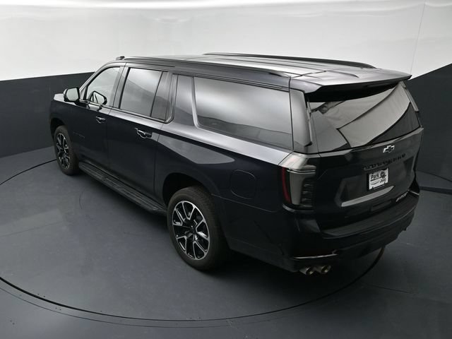 Used 2026 Chevrolet Suburban RST w/ Comfort Package AWD/4WD image 16