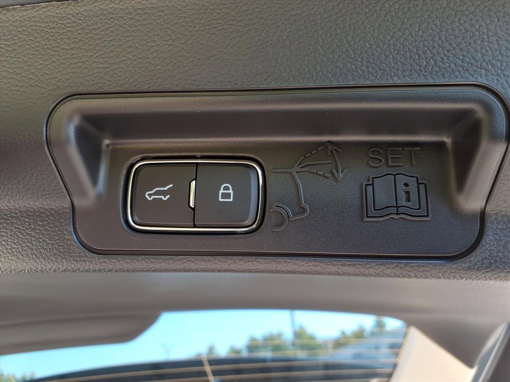 New 2025 Ford Explorer Active image 15