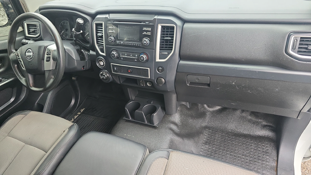 Used 2017 Nissan Titan S AWD/4WD image 11