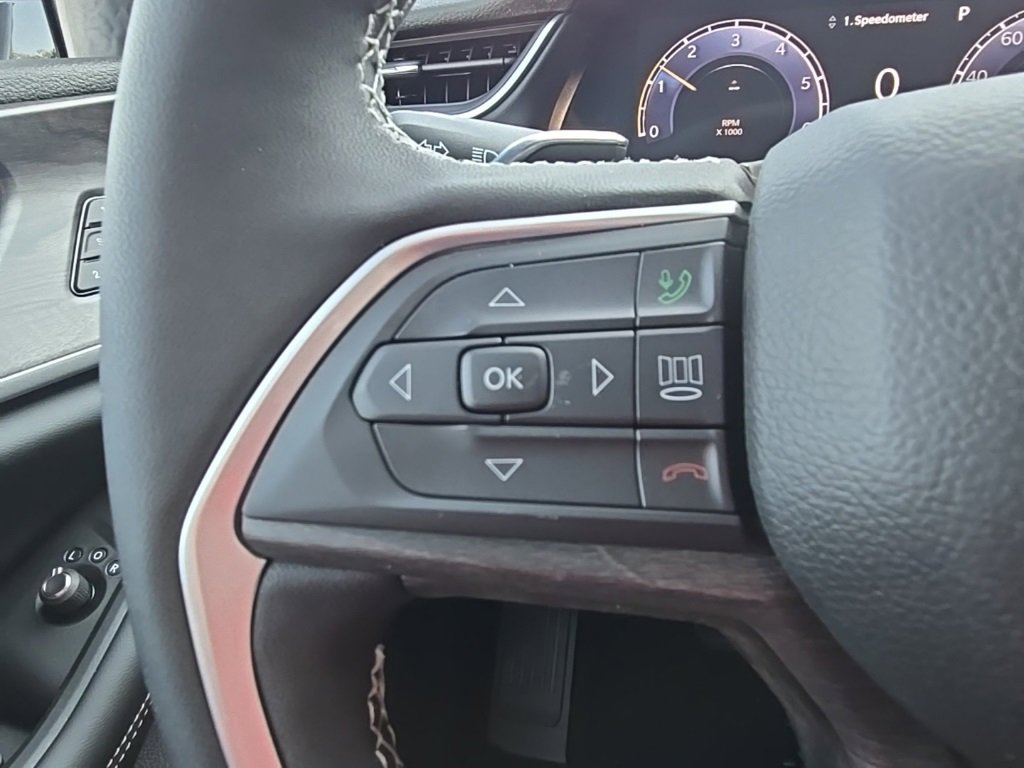 New 2025 Jeep Grand Cherokee Limited w/ Luxury Tech Group II image 37