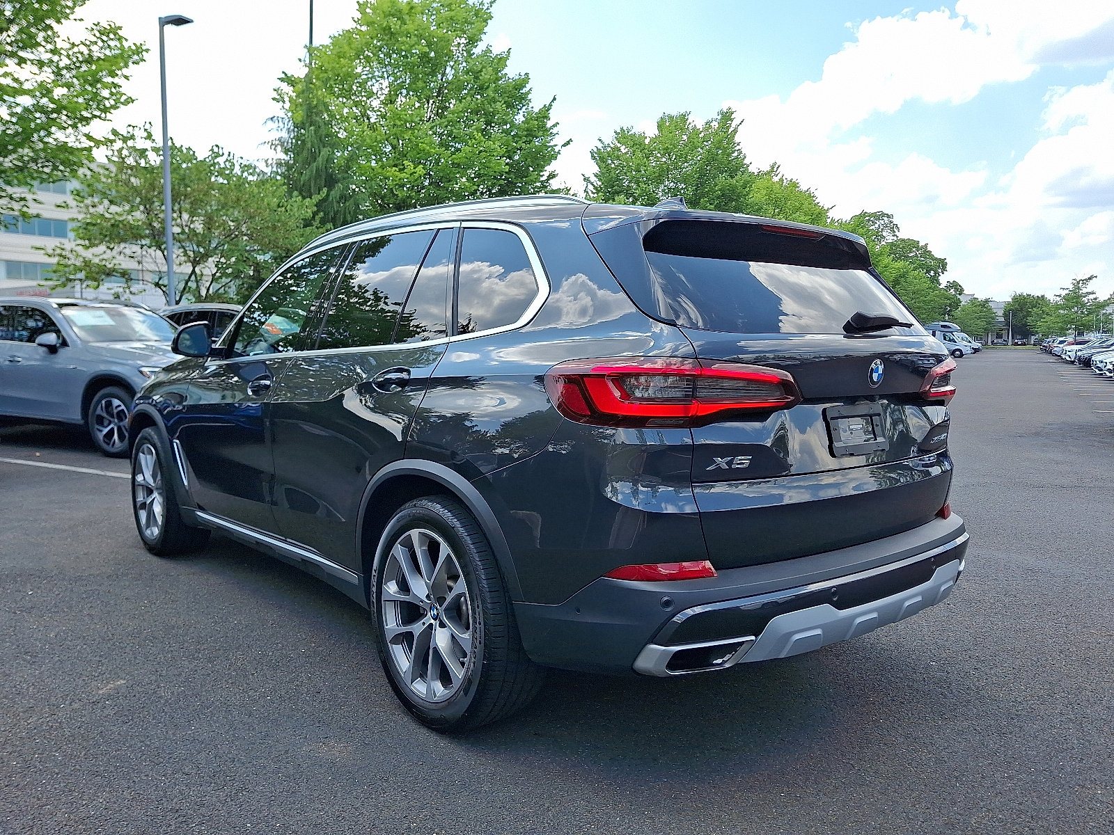 Used 2022 BMW X5 xDrive40i w/ Premium Package image 4