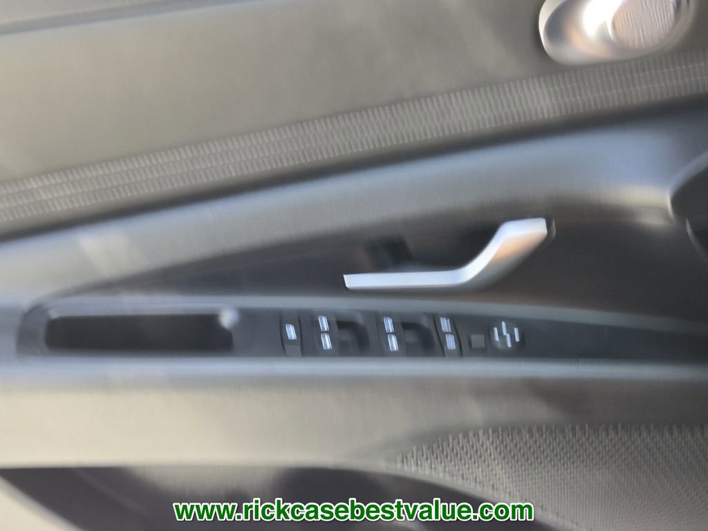 Used 2023 Hyundai Elantra Limited image 33
