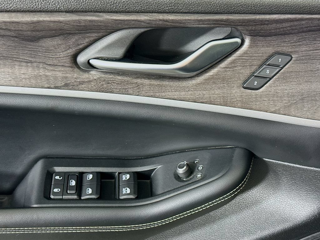 Used 2023 Jeep Grand Cherokee L Limited w/ Luxury Tech Group II AWD/4WD image 24
