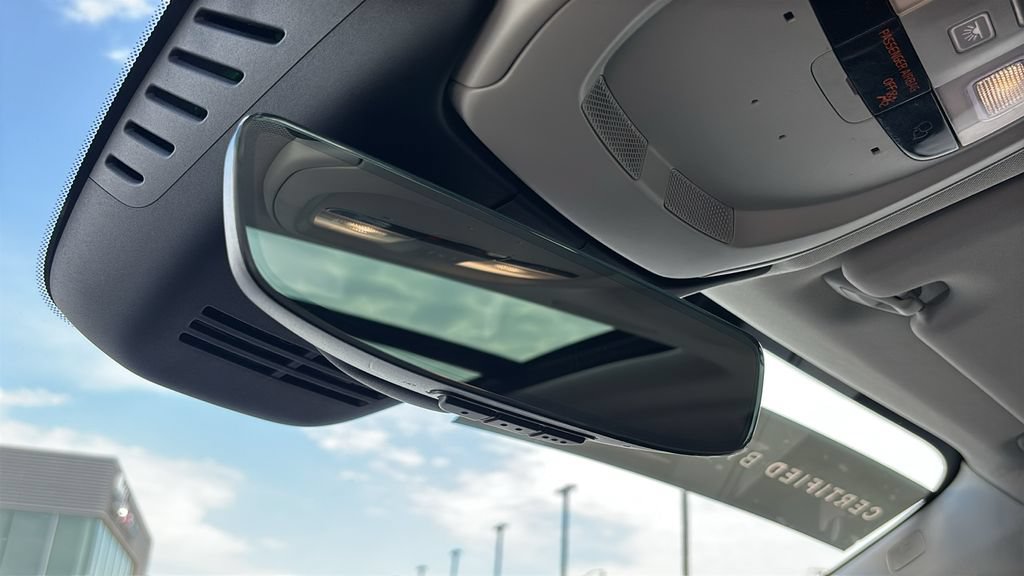 Certified 2025 Volvo XC60 B5 Plus AWD/4WD image 23