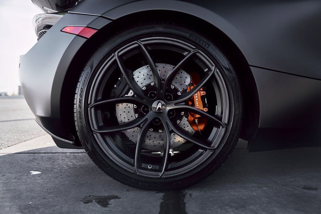 Used 2020 McLaren 720S Spider image 25