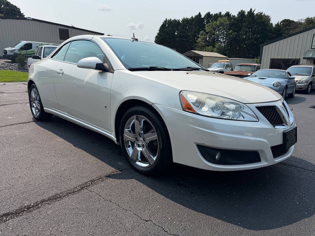 Used 2009 Pontiac G6 GT w/ Sport Package 1 FWD image 4