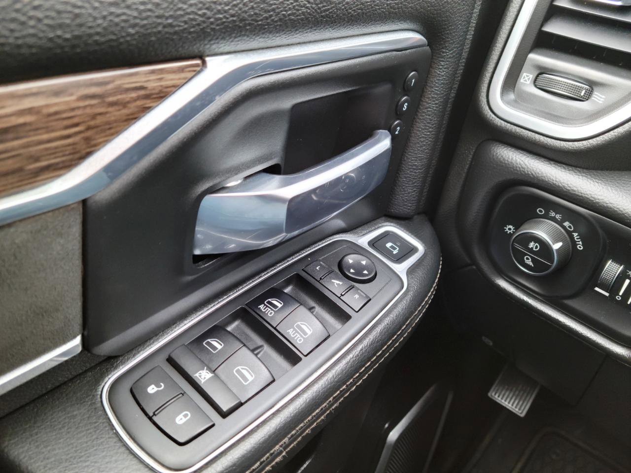 Used 2019 RAM 3500 Laramie AWD/4WD image 11