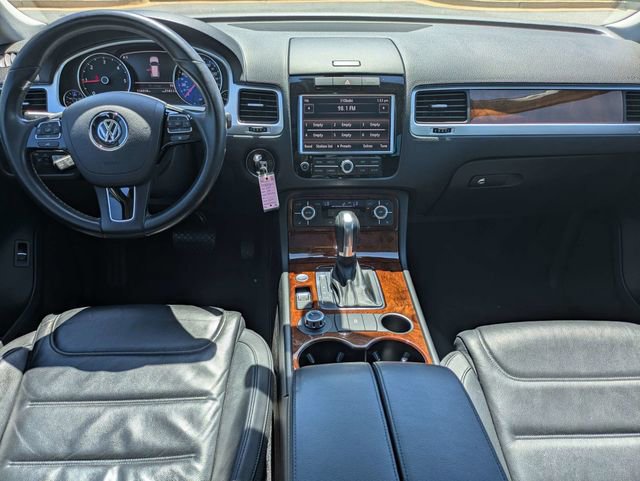 Used 2014 Volkswagen Touareg TDI image 16