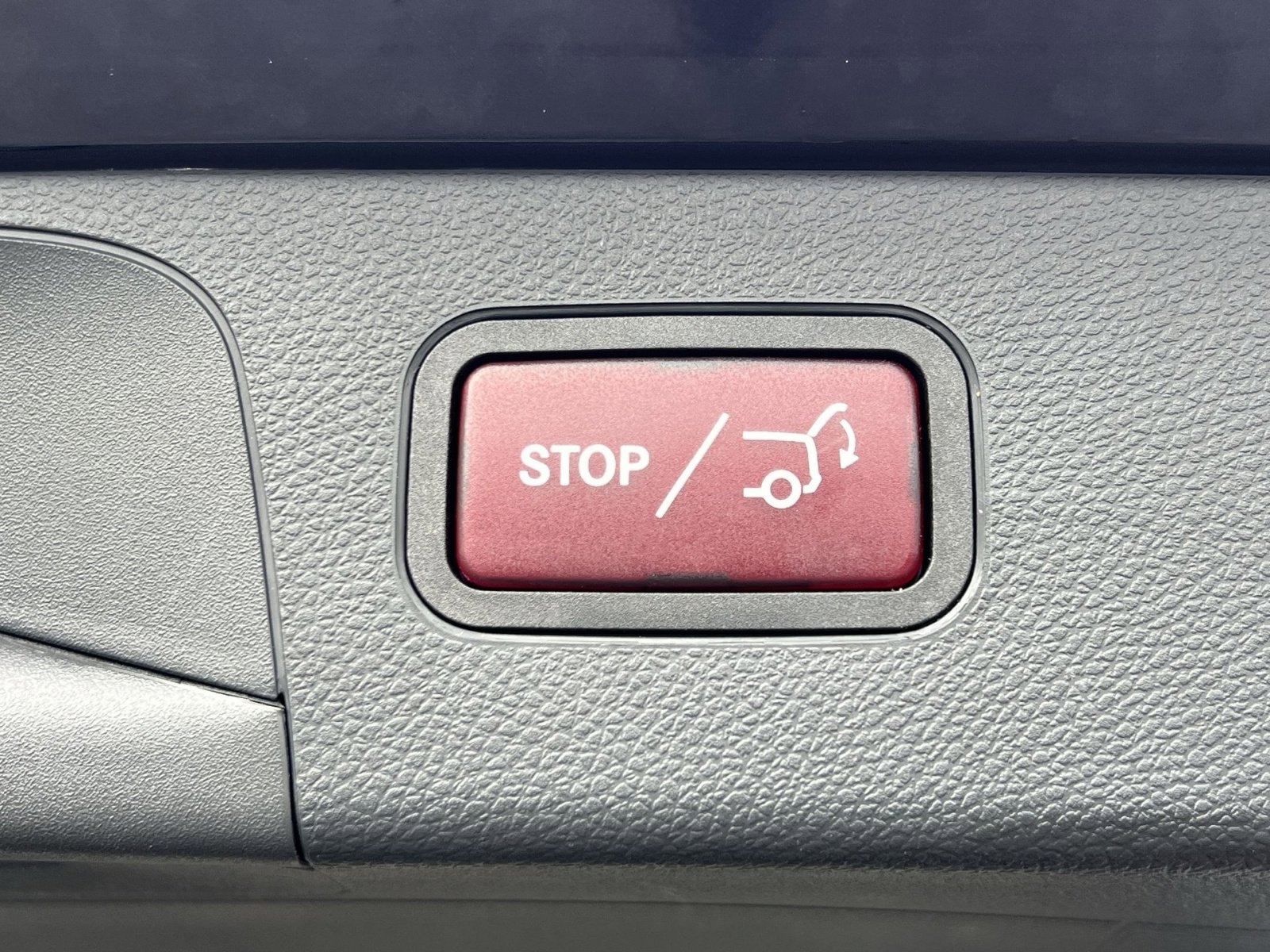 Certified 2019 Mercedes-Benz GLC 300 4MATIC image 25