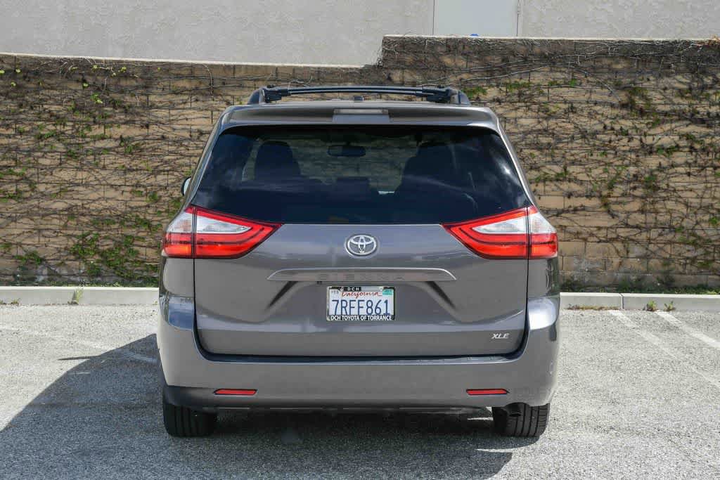 Used 2016 Toyota Sienna XLE image 8
