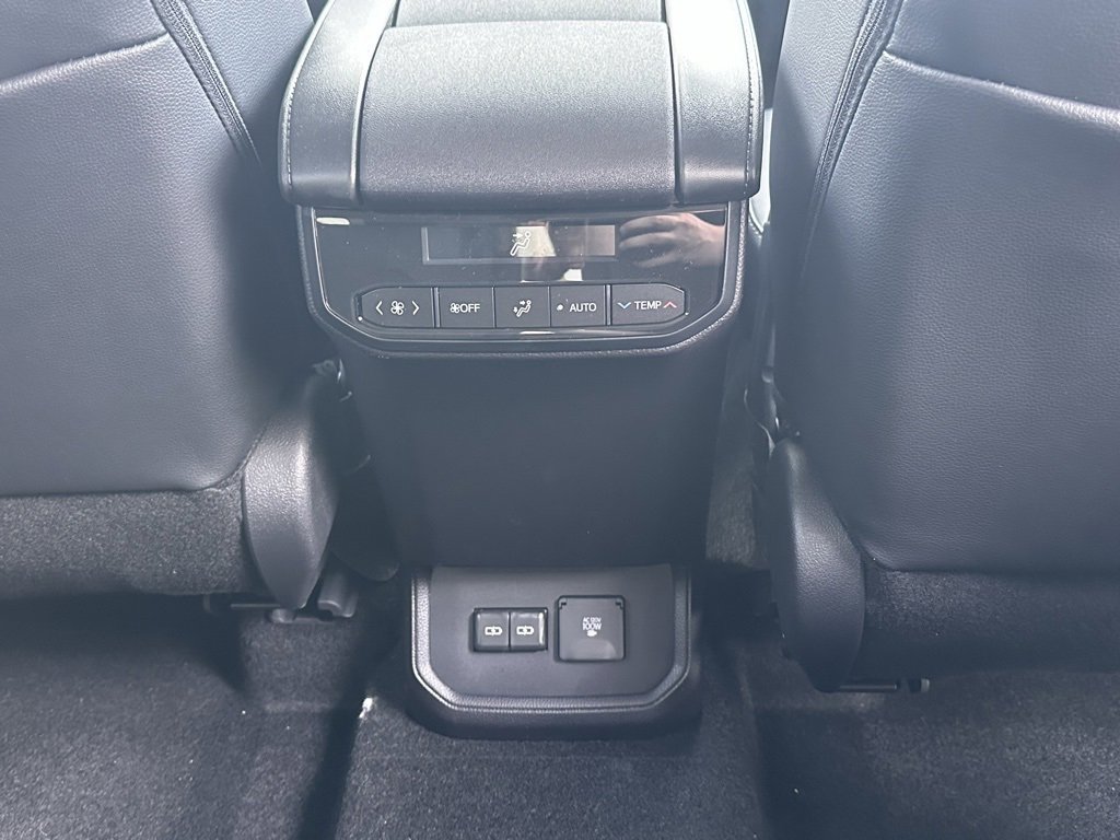 New 2026 Toyota Highlander Limited image 18