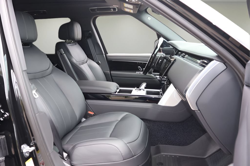 New 2026 Land Rover Range Rover Long Wheelbase SE AWD/4WD image 17