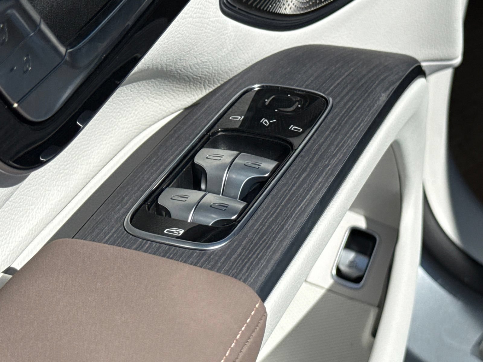New 2026 Mercedes-Benz EQS 400 4MATIC SUV image 17