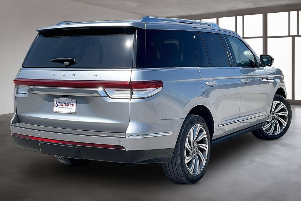 Used 2023 Lincoln Navigator 2WD image 6
